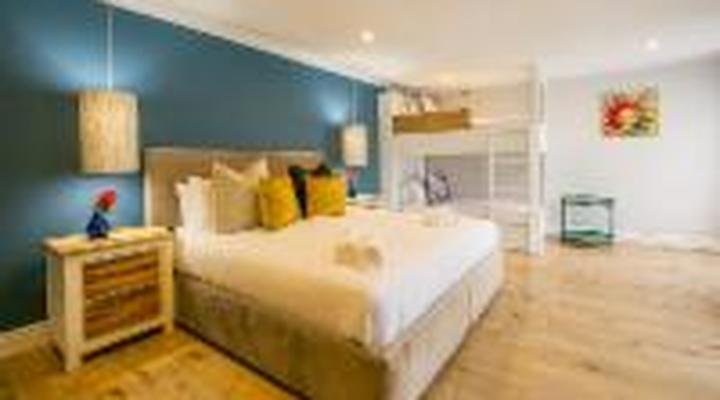 Hout & About Guest House