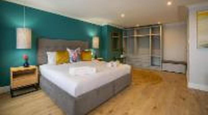 Hout & About Guest House