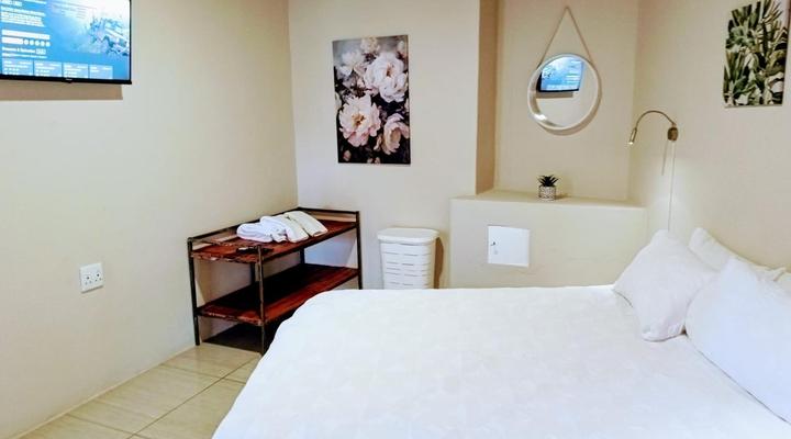 Bateleur Self Catering