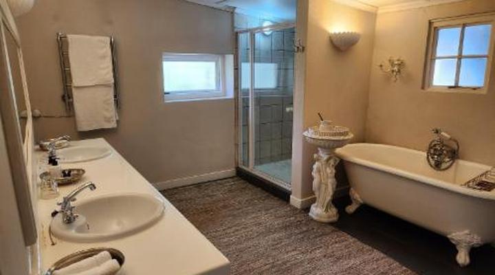 Cleopatra Mountain Farmhouse