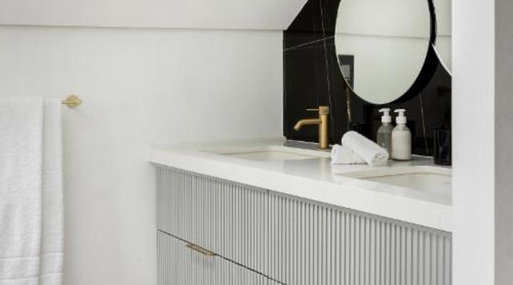 The Clarendon Bantry Bay