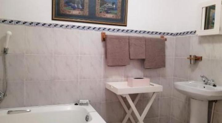 Amzee-bokmakierie Guest House