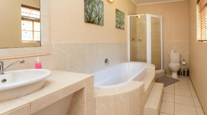 The Old Hatchery Mountain Retreat & Waterfall Restaurant & Pub