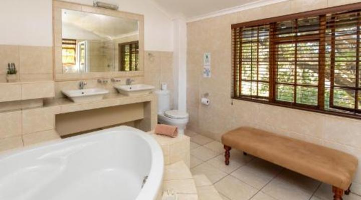 The Old Hatchery Mountain Retreat & Waterfall Restaurant & Pub