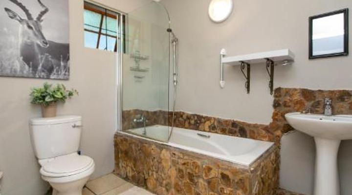 The Old Hatchery Mountain Retreat & Waterfall Restaurant & Pub