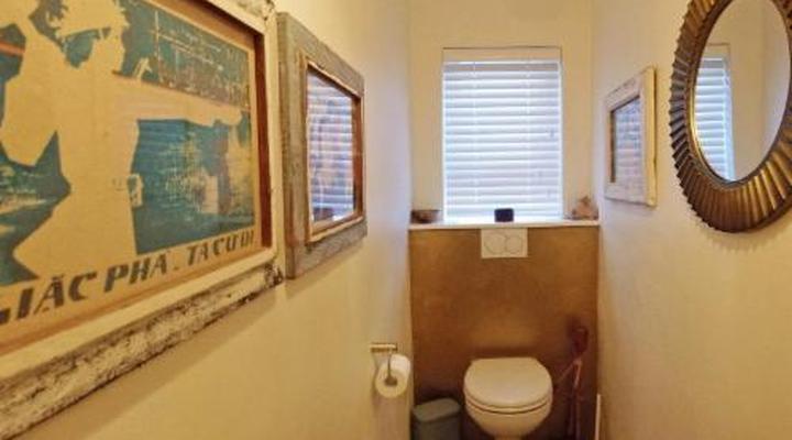 Dolphin Inn Guest House