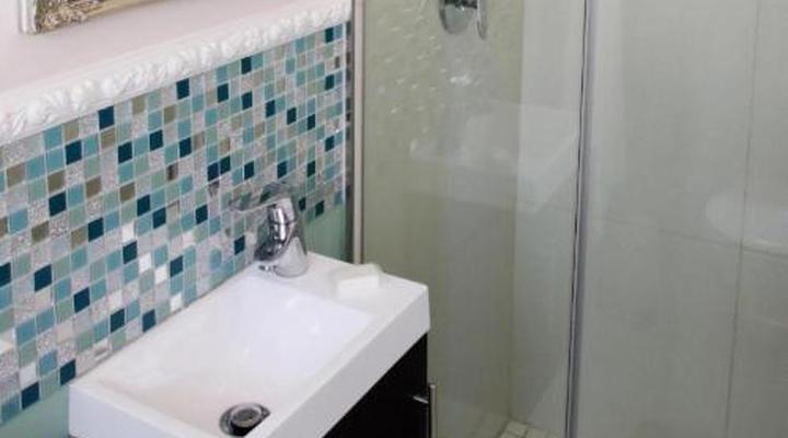 Dolphin Inn Guest House