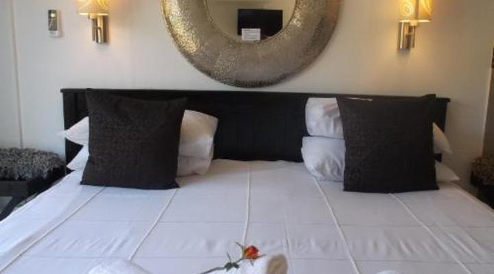 Old Mill Country Lodge, Working Ostrich Farm & Restaurant