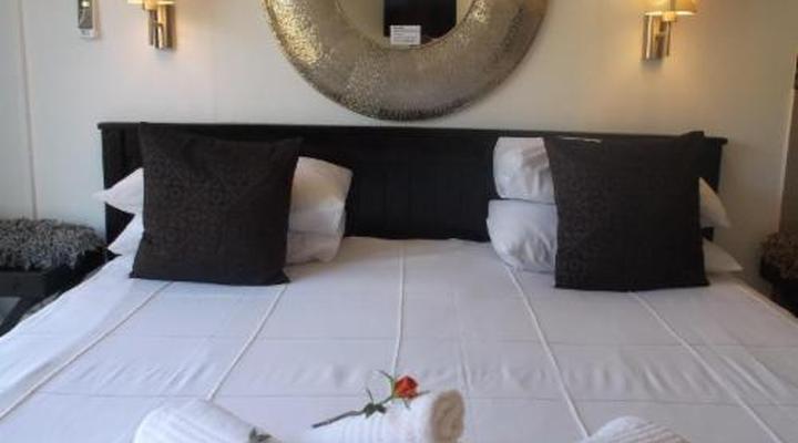 Old Mill Country Lodge, Working Ostrich Farm & Restaurant