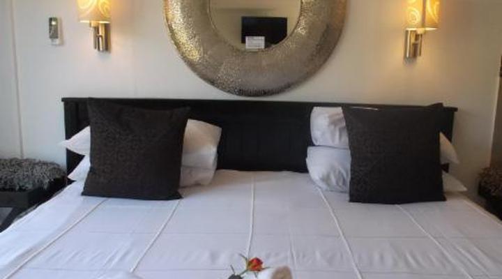 Old Mill Country Lodge, Working Ostrich Farm & Restaurant