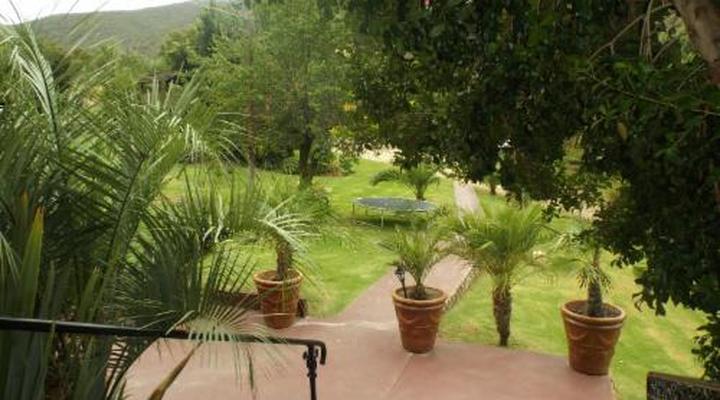 Old Mill Country Lodge, Working Ostrich Farm & Restaurant