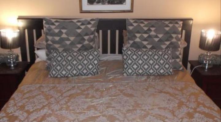 Old Mill Country Lodge, Working Ostrich Farm & Restaurant