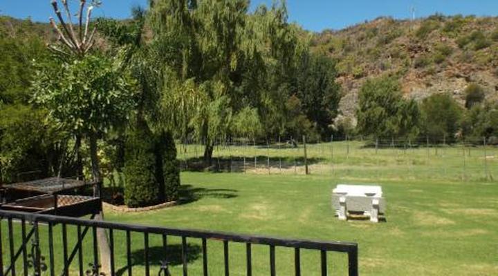 Old Mill Country Lodge, Working Ostrich Farm & Restaurant