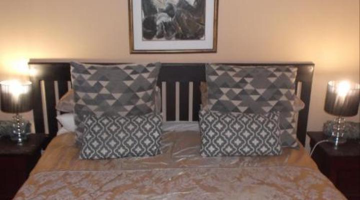 Old Mill Country Lodge, Working Ostrich Farm & Restaurant