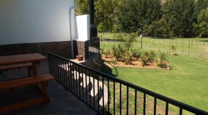 Old Mill Country Lodge, Working Ostrich Farm & Restaurant