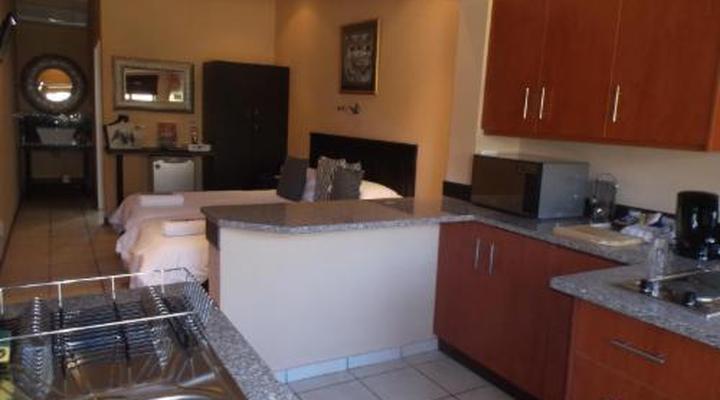 Old Mill Country Lodge, Working Ostrich Farm & Restaurant