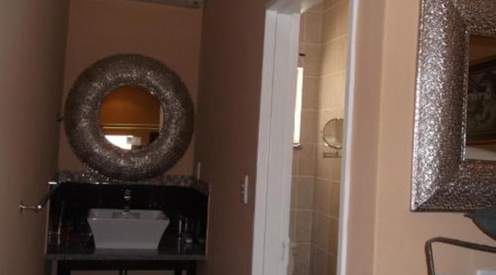 Old Mill Country Lodge, Working Ostrich Farm & Restaurant