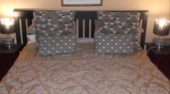 Old Mill Country Lodge, Working Ostrich Farm & Restaurant