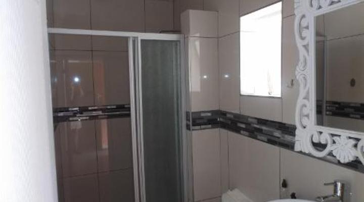 Old Mill Country Lodge, Working Ostrich Farm & Restaurant