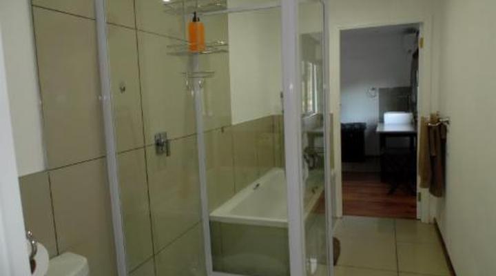 Old Mill Country Lodge, Working Ostrich Farm & Restaurant