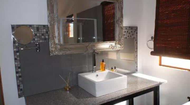 Old Mill Country Lodge, Working Ostrich Farm & Restaurant