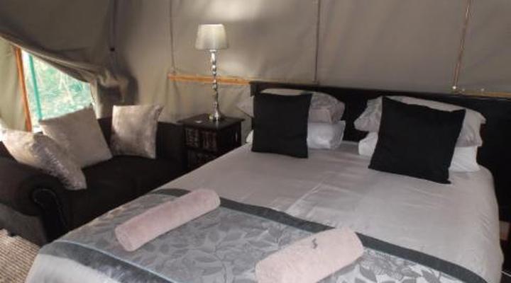 Old Mill Country Lodge, Working Ostrich Farm & Restaurant