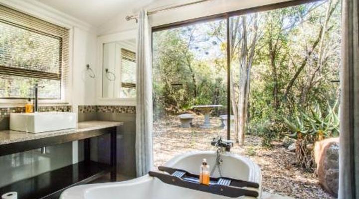 Old Mill Country Lodge, Working Ostrich Farm & Restaurant