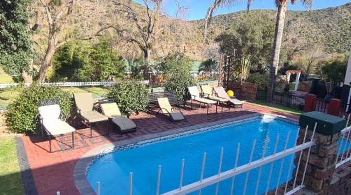 Old Mill Country Lodge, Working Ostrich Farm & Restaurant