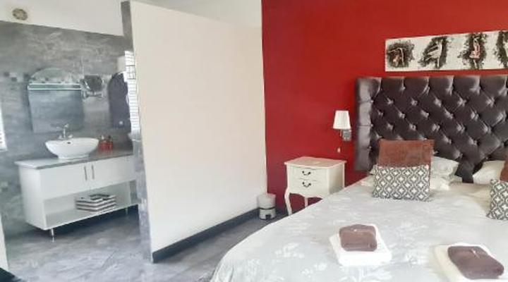 Old Mill Country Lodge, Working Ostrich Farm & Restaurant