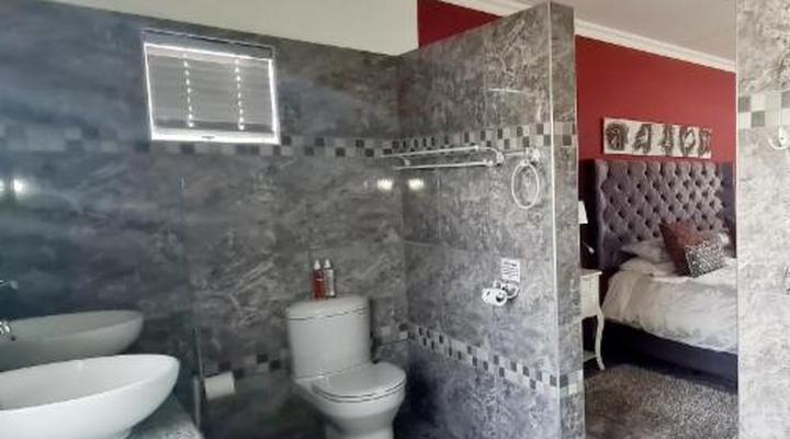 Old Mill Country Lodge, Working Ostrich Farm & Restaurant