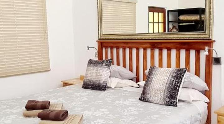 Old Mill Country Lodge, Working Ostrich Farm & Restaurant