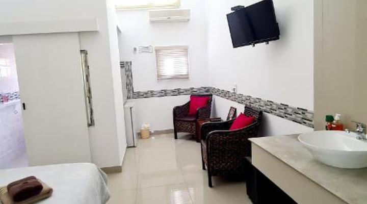 Old Mill Country Lodge, Working Ostrich Farm & Restaurant