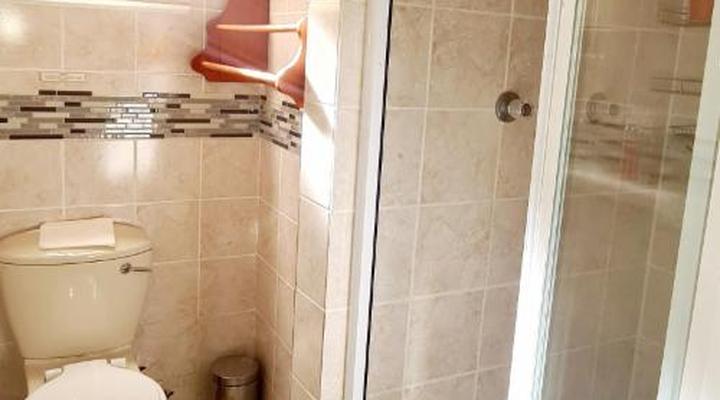 Old Mill Country Lodge, Working Ostrich Farm & Restaurant