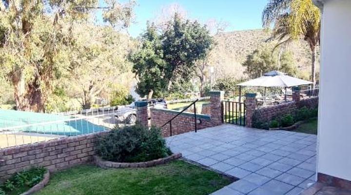 Old Mill Country Lodge, Working Ostrich Farm & Restaurant