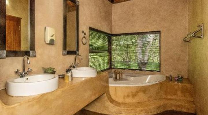 Thornhill Safari Lodge