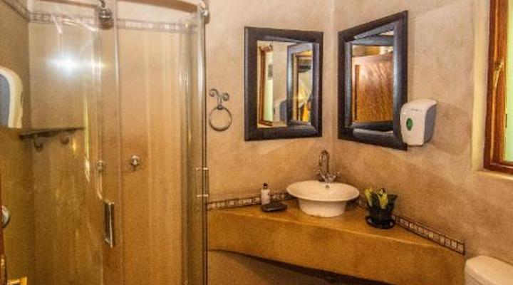 Thornhill Safari Lodge