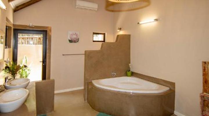 Thornhill Safari Lodge