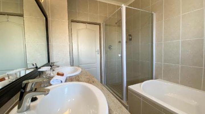 Bar-t-nique Guest House