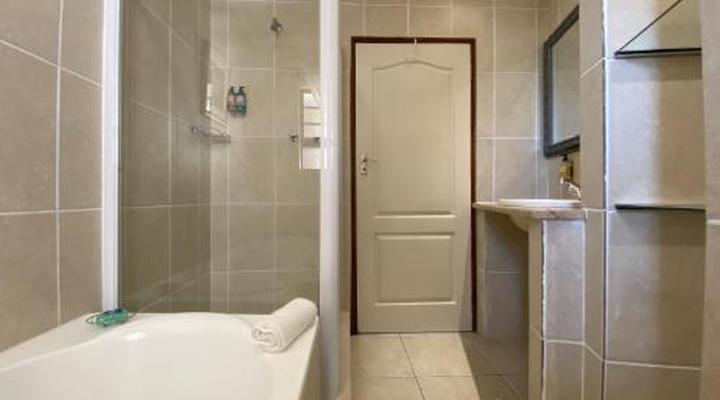 Bar-t-nique Guest House