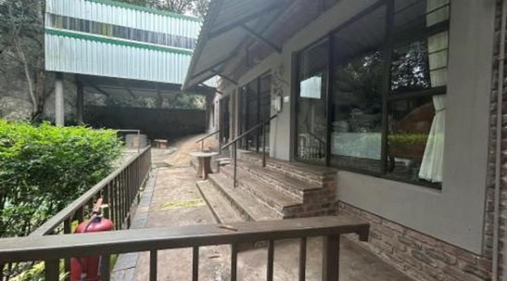 Lost Trail Guesthouse