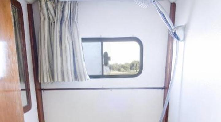 Old Willow No 7 Houseboat Charters