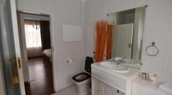 Attaché Guest Lodge & Spa