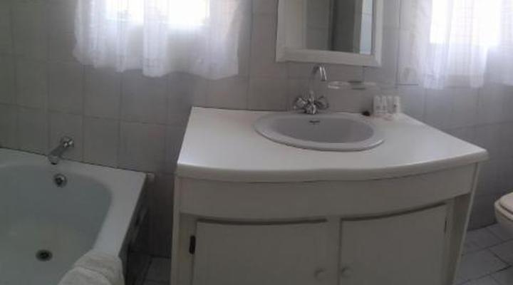 Attaché Guest Lodge & Spa