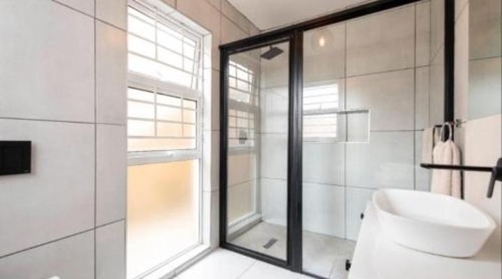 Kelly's Beachfront Apartments