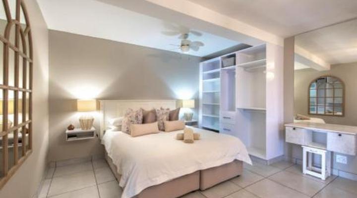 Kelly's Beachfront Apartments