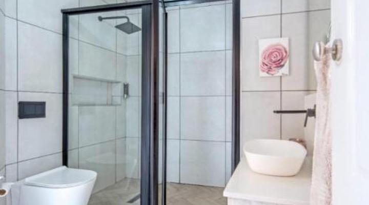 Kelly's Beachfront Apartments