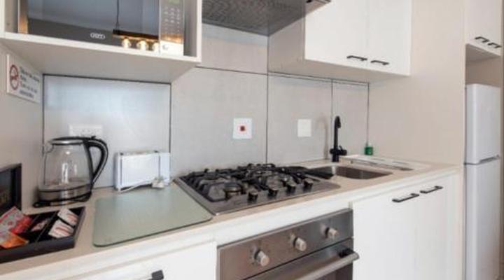 Kelly's Beachfront Apartments