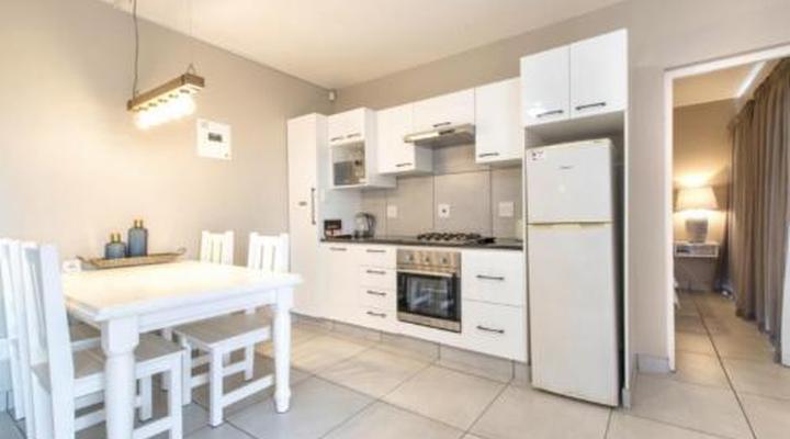 Kelly's Beachfront Apartments