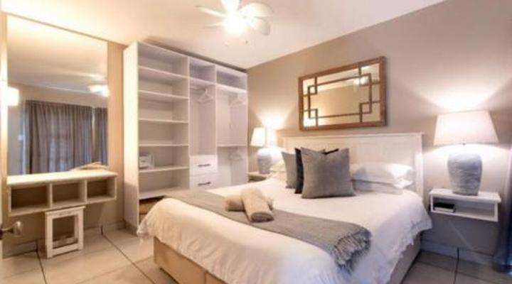 Kelly's Beachfront Apartments