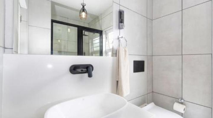 Kelly's Beachfront Apartments